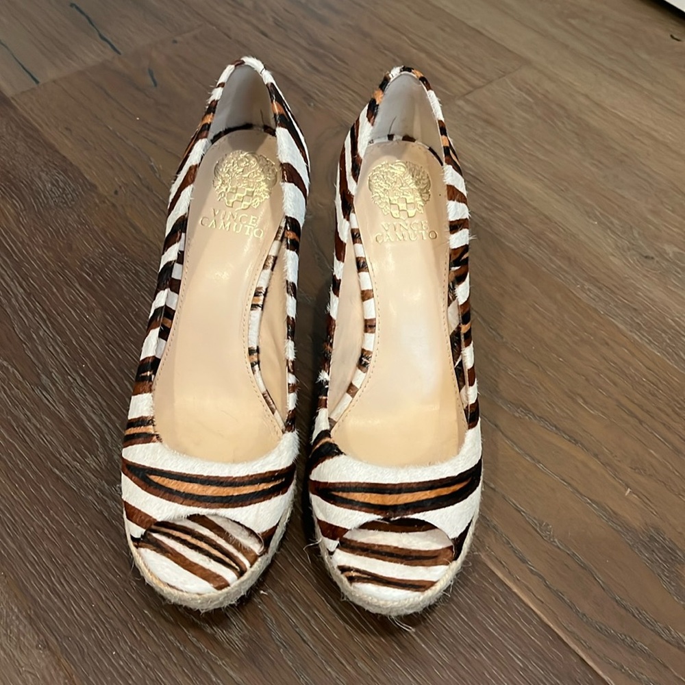 Vince Camuto Totsi Espadrille Wedge Zebra Cow/Pony Hair Wedge Size 8.5